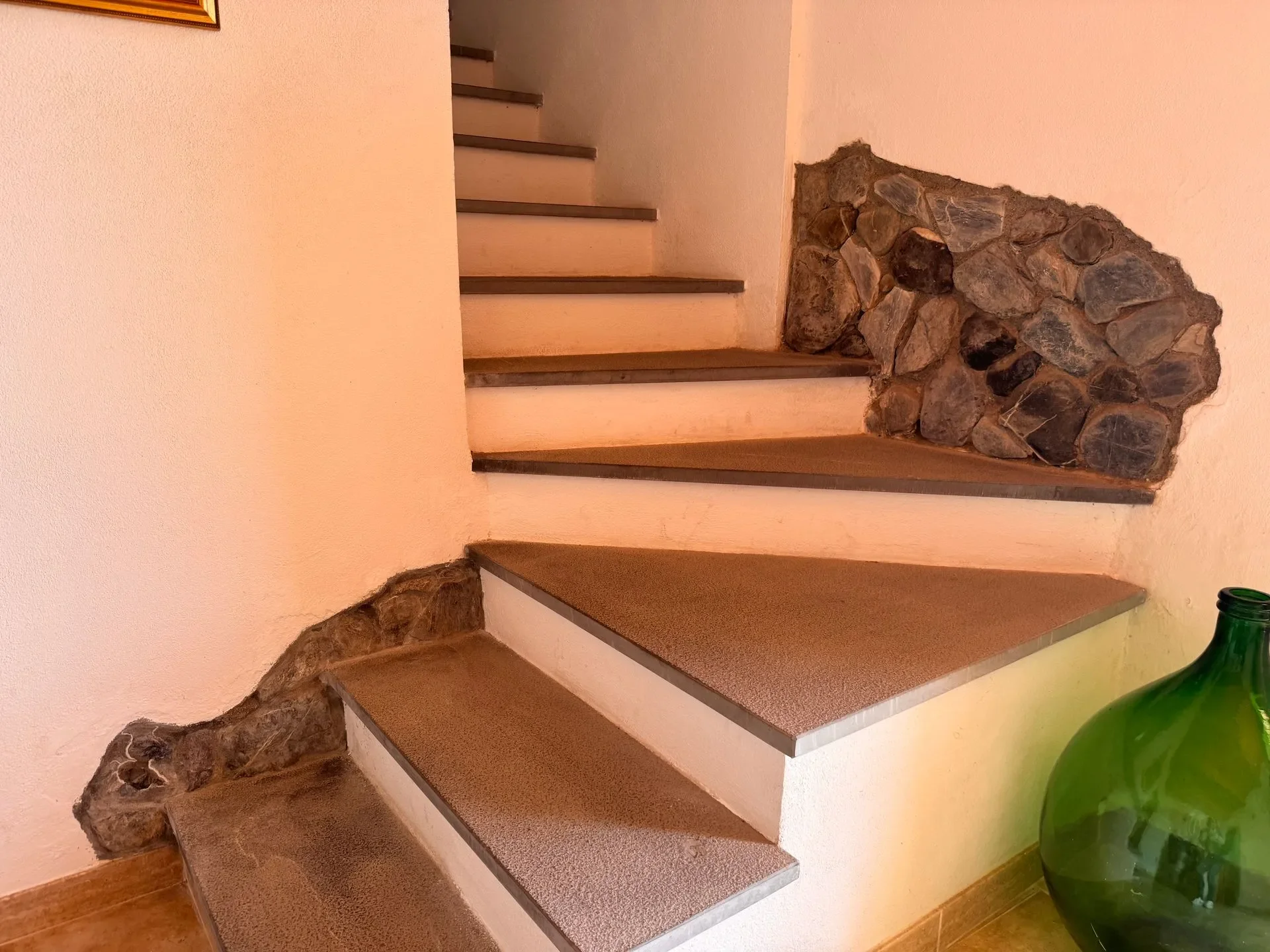 3-level villa 3-bedrooms 3-bathrooms | Completely renovated 2011 | Fully furnished | Sea and mountain views | Cellar | €180,000 (AU$301,000)