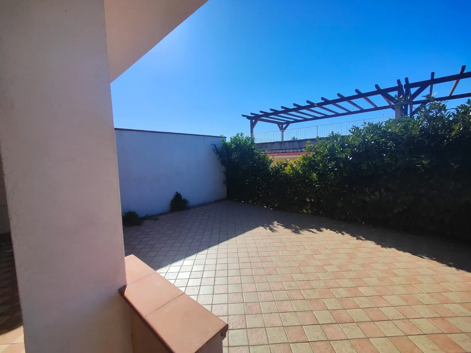 2-bedroom 1-bathroom villa with 75 square-metre paved solarium offering panoramic sea and mountain views | Garden | €175,000 (AU$292,000)