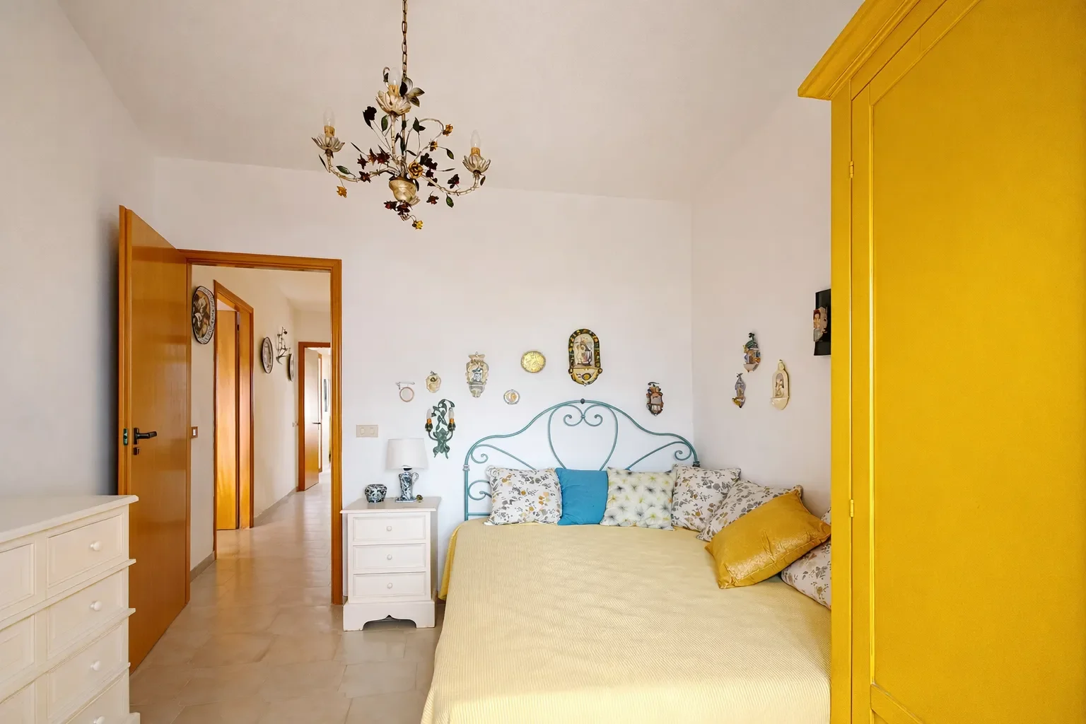4-bedroom 3-bathroom terraced house with sea and mountain views | 3 floors with roof terrace and balcony | €180,000 (AU$301,000)
