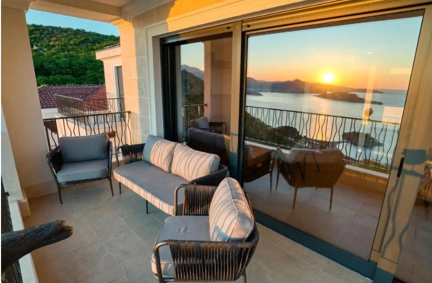 3-bedroom 2-bathroom apartment | Panoramic sea views | Fully furnished | Large terrace | Swimming pool in complex |  €445,000 (AU$743,000)