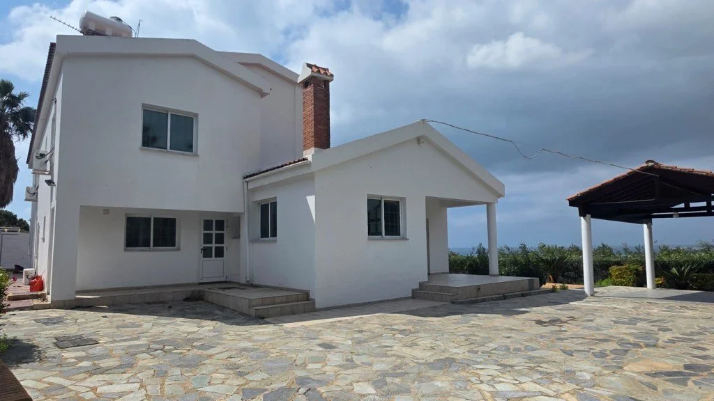 5-bedroom 4-bathroom house on 5,018 m2 land | Panoramic sea views | Pool  Landscaped garden with outdoor seating area with pergola | €1,100,000 (AU$1,837,000)
