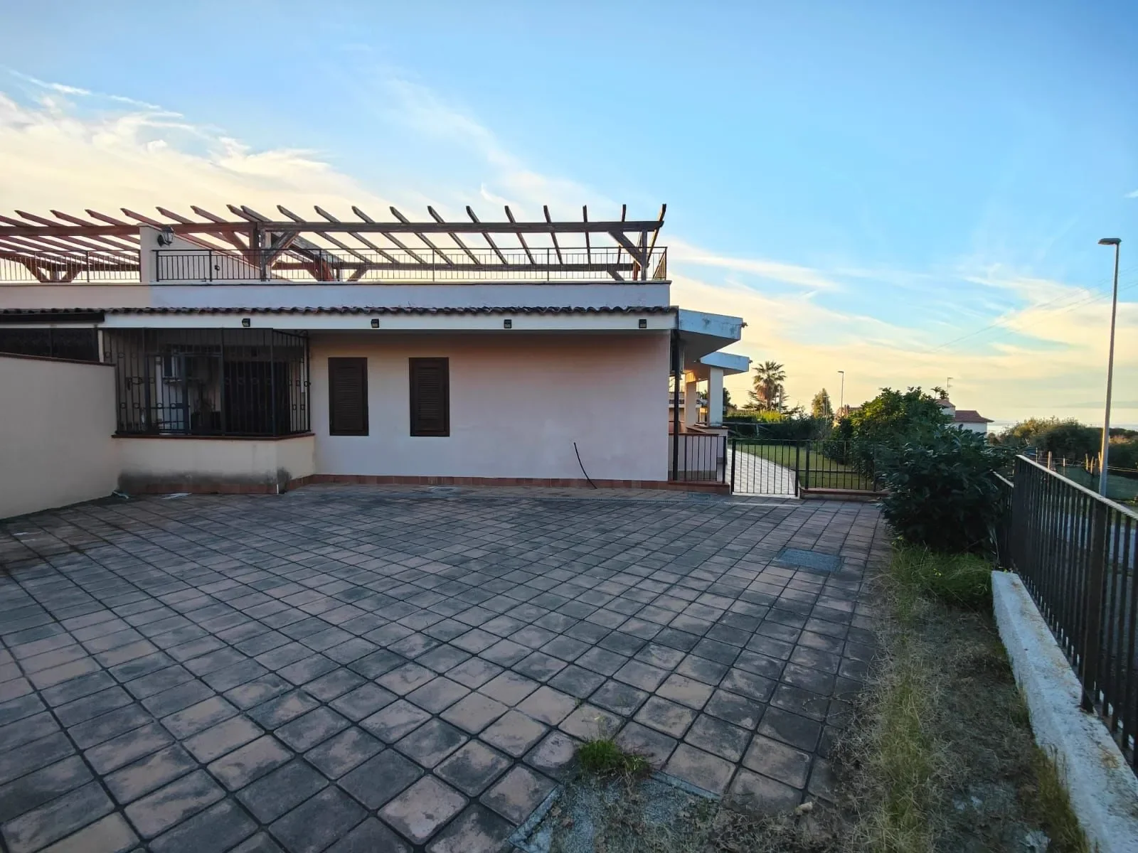 2-bedroom 1-bathroom villa with 75 square-metre paved solarium offering panoramic sea and mountain views | Garden | €175,000 (AU$292,000)