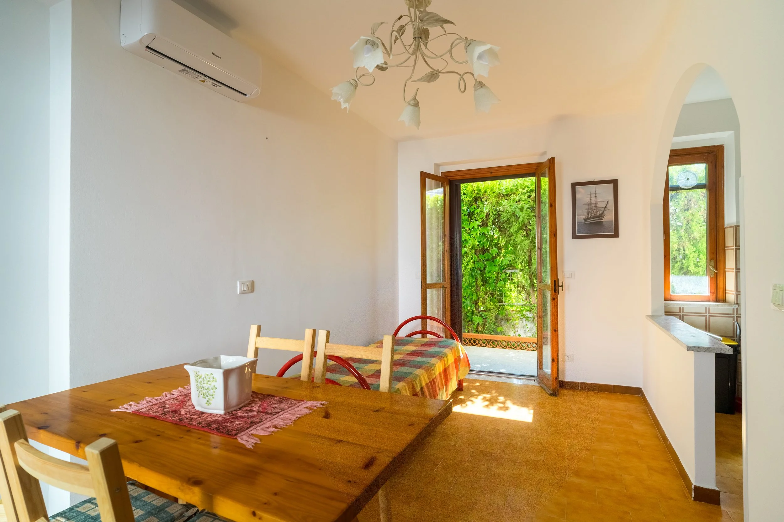 2-bedroom 1-bathroom ground floor apartment | Completely renovated in 2023 | Private garden | Share parking space | Fully furnished | Just minutes from the centre and sea | € 65,000 (AU$109,000)