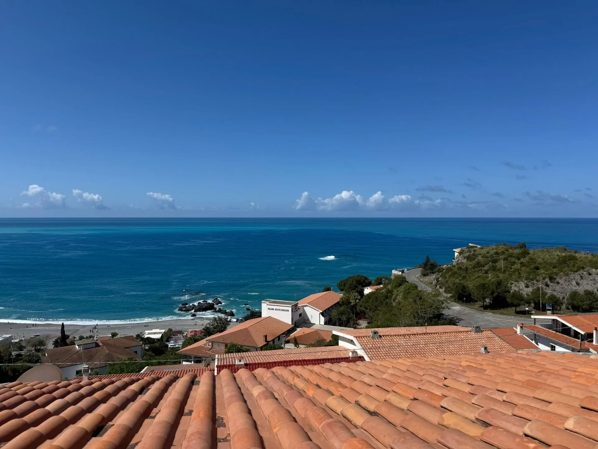 2-bedroom 2-bathroom apartment | Sea and mountain views | Furnished | €125,000 (AU$209,000)