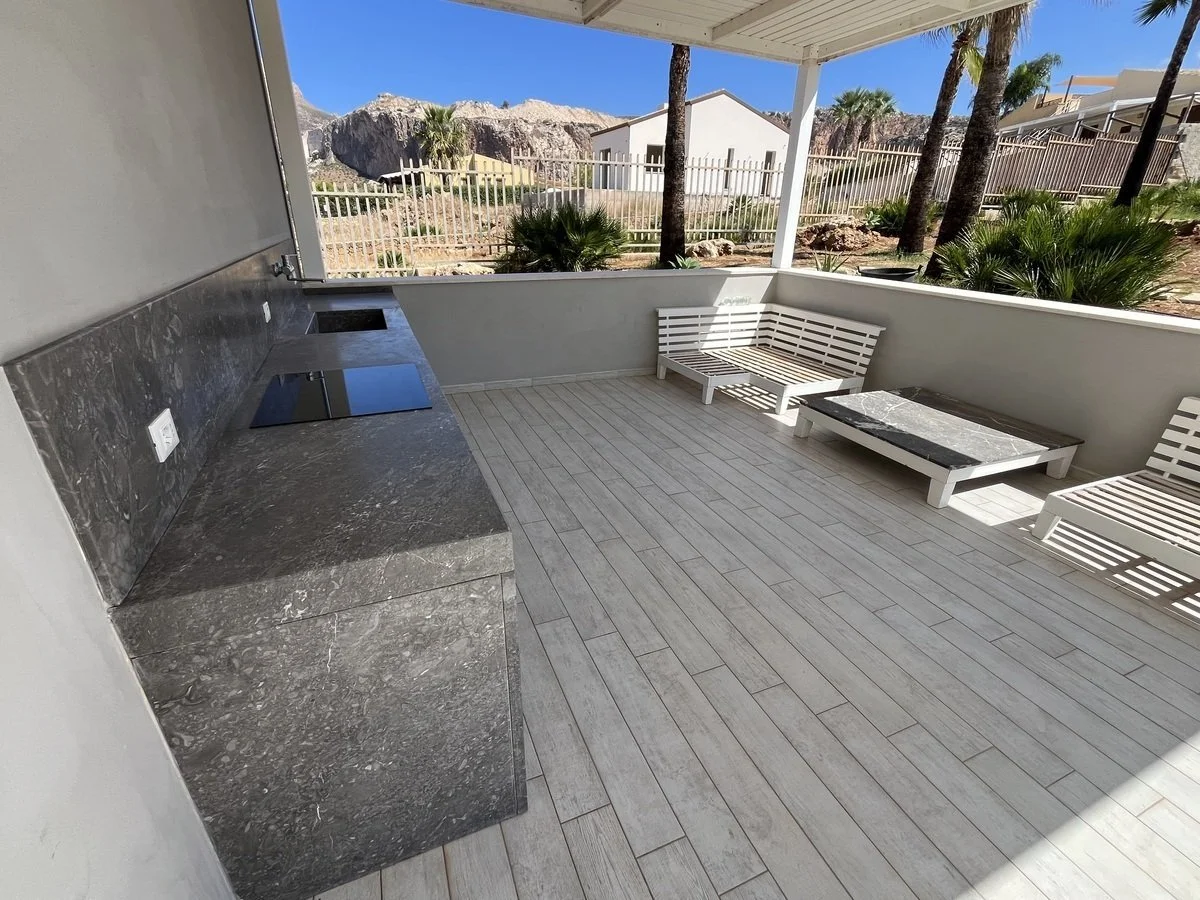 4-bedroom 2-bathroom villa 157m2 | Breathtaking sea and mountain views | Garden with a 50m2 terrace | €390,000 (AU$651,000)