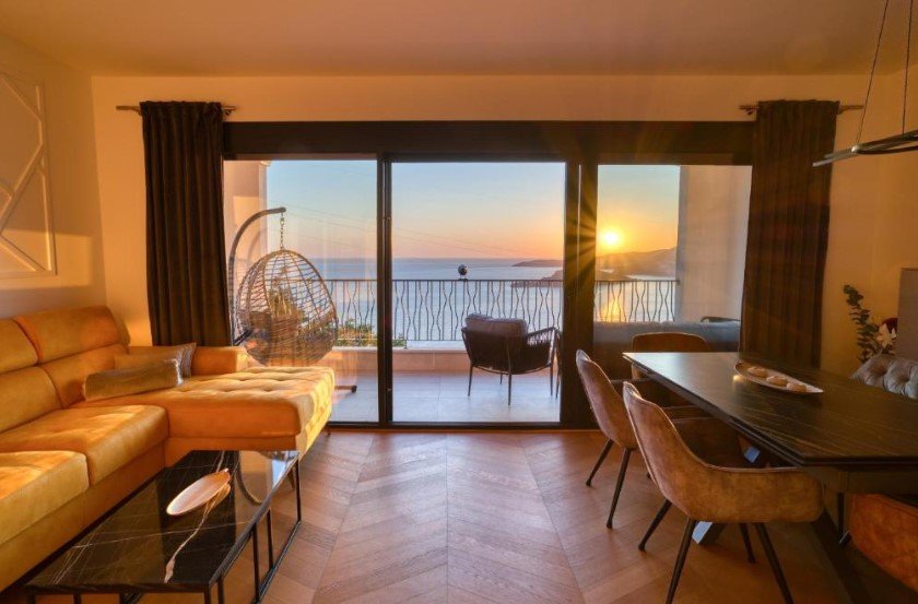 3-bedroom 2-bathroom apartment | Panoramic sea views | Fully furnished | Large terrace | Swimming pool in complex |  €445,000 (AU$743,000)
