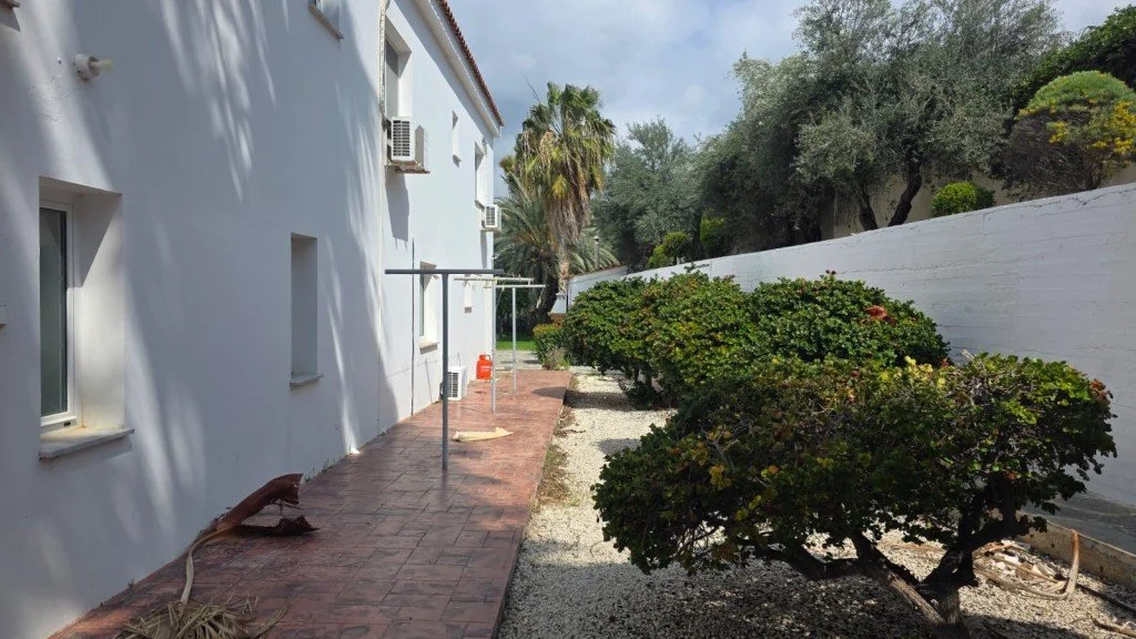 5-bedroom 4-bathroom house on 5,018 m2 land | Panoramic sea views | Pool  Landscaped garden with outdoor seating area with pergola | €1,100,000 (AU$1,837,000)