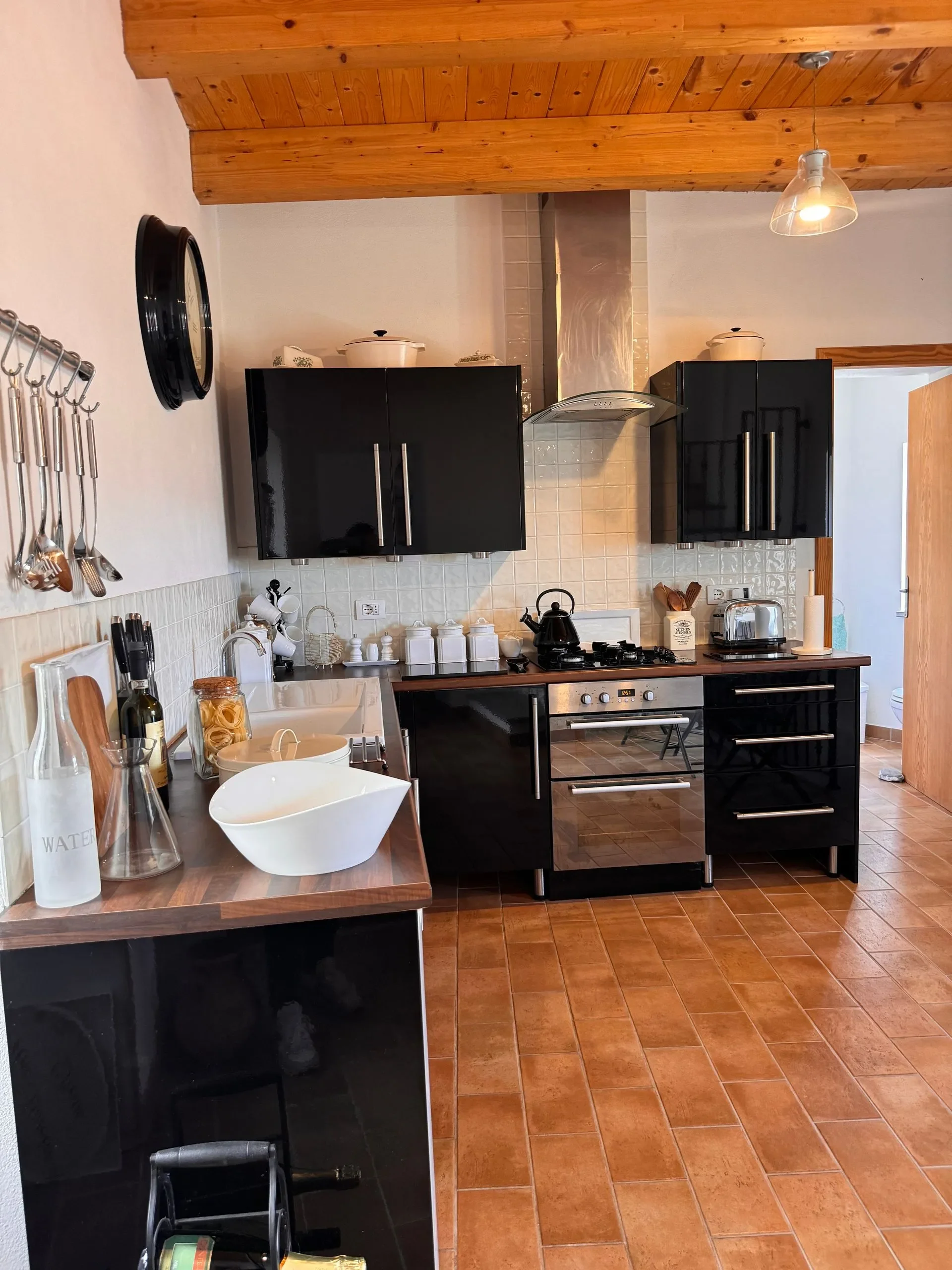3-level villa 3-bedrooms 3-bathrooms | Completely renovated 2011 | Fully furnished | Sea and mountain views | Cellar | €180,000 (AU$301,000)