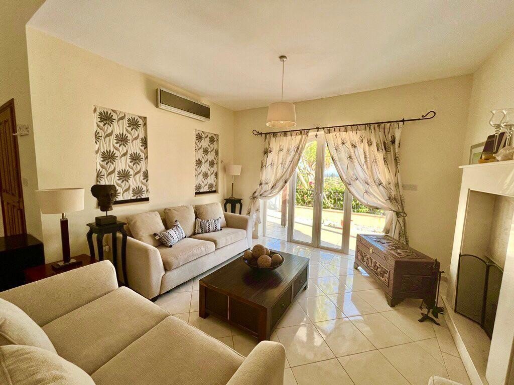 3-bedroom 3-bathroom detached villa (160m2) | On 1,074m2 plot with sea and mountain views | Private pool | Landscaped garden | €550,000 (AU$918,000)