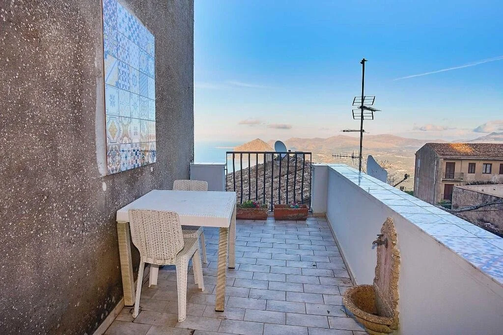 4-bedroom 2-bathroom fully renovated stone villa 185 m2 | Panoramic view | €330,000 (AU$551,000)
