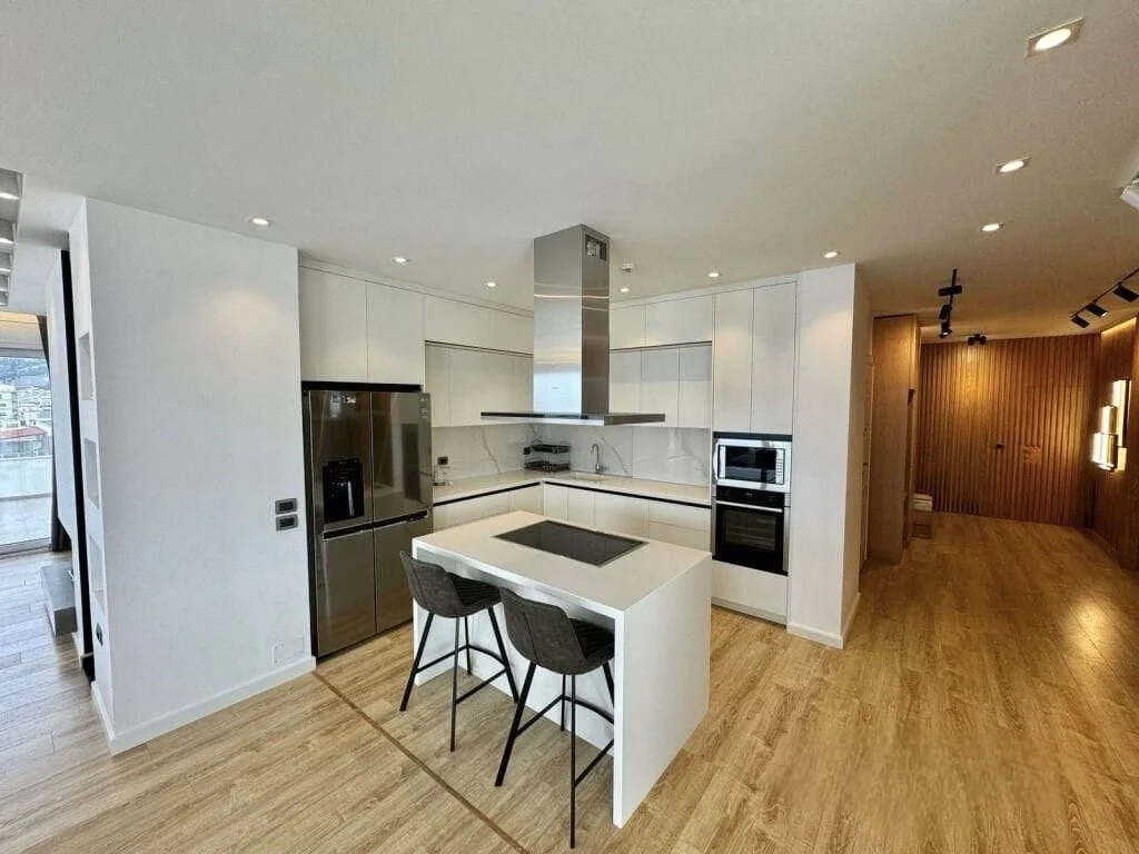 3-bedroom 4-bathroom 3-garage penthouse with panoramic sea views | €750,000 (AU$1,253,000)