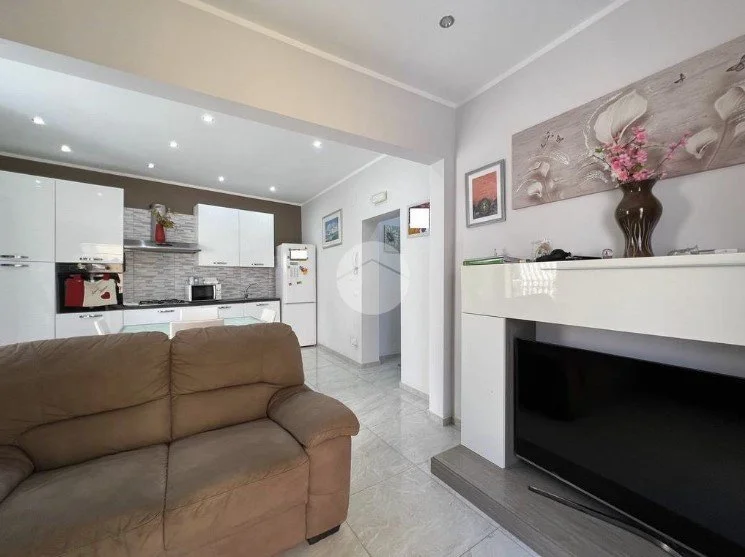 2-bedroom 2-bathroom villa 123m2 | Spread over two levels | Roof terrace with far-reaching views | 480 metres from the sea | €168,000 (AU$280,000)