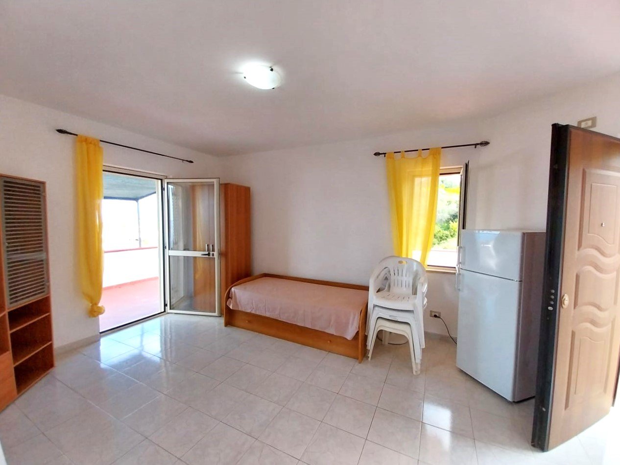 2-bedroom 1-bathroom sea view apartment | Completely renovated (flooring, cladding, plumbing and electrical systems, internal doors, double aluminium windows and adjustable shutters on the outside) | 350 metres from the sea with 93 square meter terra