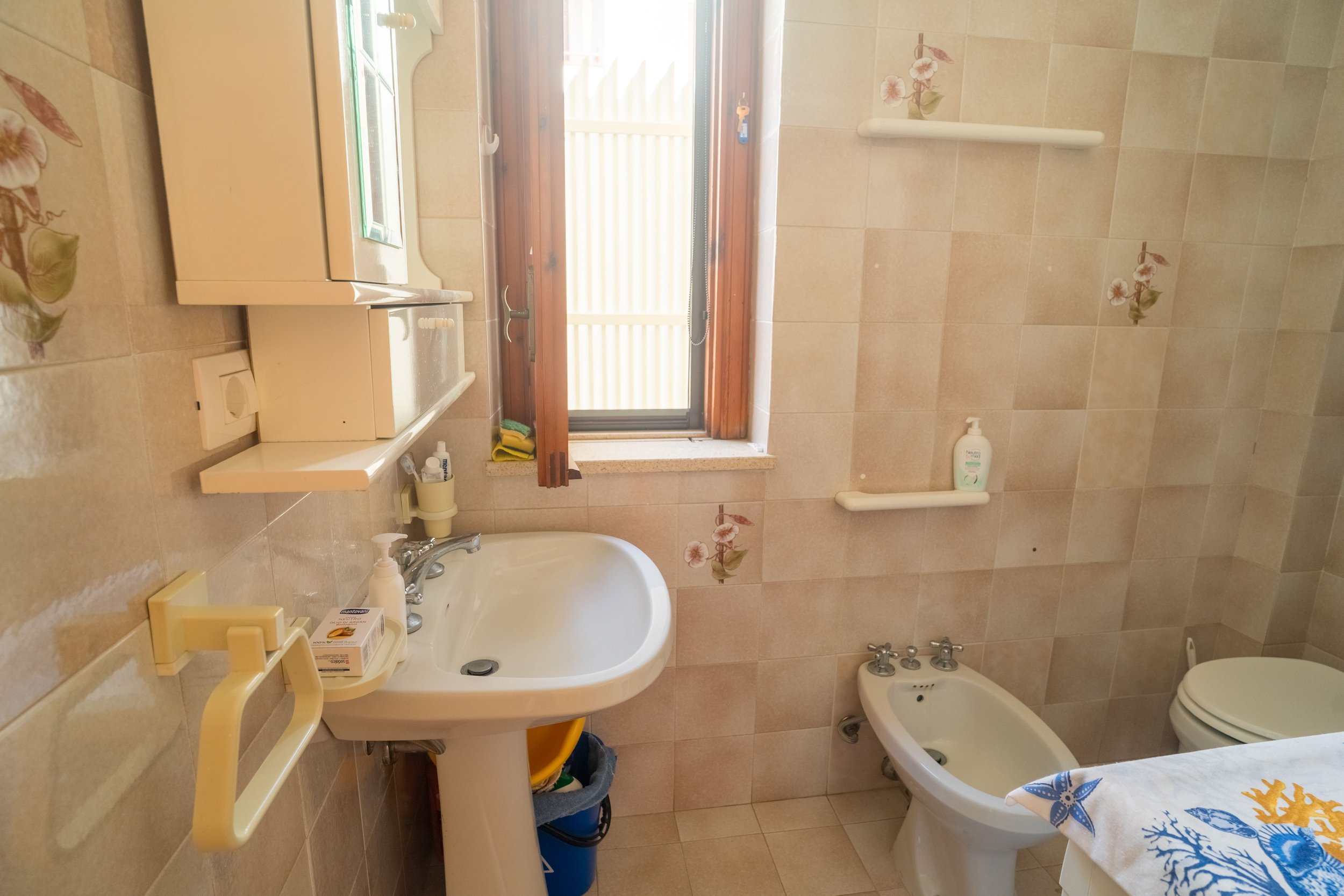 2-bedroom 1-bathroom ground floor apartment | Completely renovated in 2023 | Private garden | Share parking space | Fully furnished | Just minutes from the centre and sea | € 65,000 (AU$109,000)