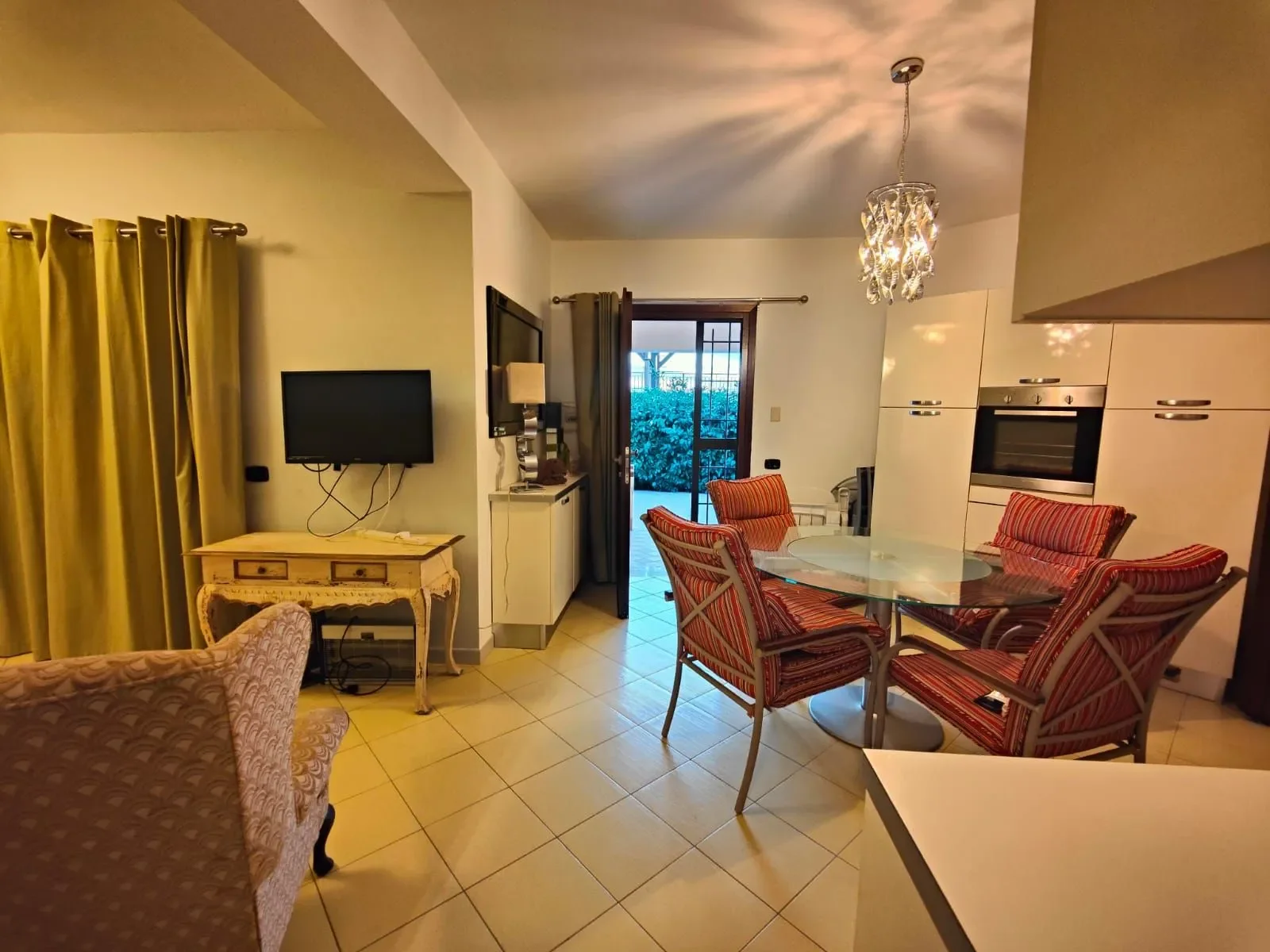 2-bedroom 1-bathroom villa with 75 square-metre paved solarium offering panoramic sea and mountain views | Garden | €175,000 (AU$292,000)