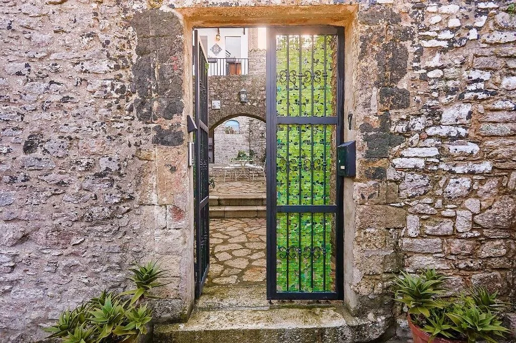 4-bedroom 2-bathroom fully renovated stone villa 185 m2 | Panoramic view | €330,000 (AU$551,000)