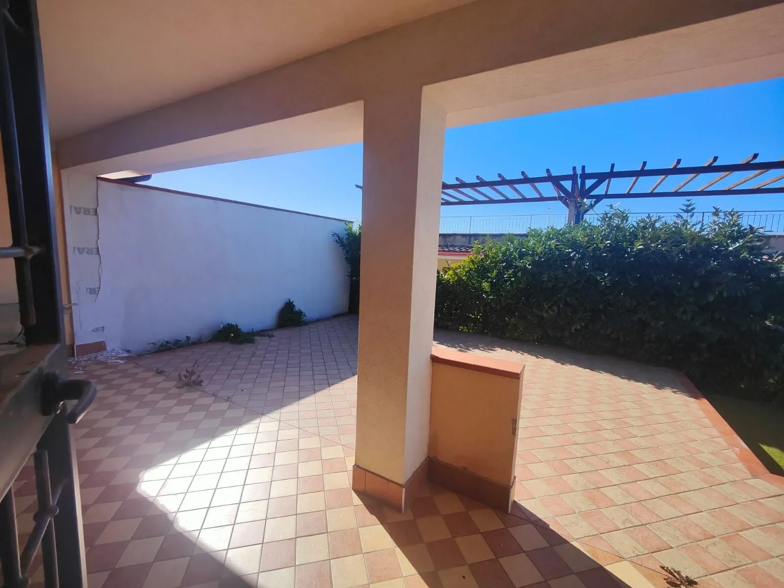 2-bedroom 1-bathroom villa with 75 square-metre paved solarium offering panoramic sea and mountain views | Garden | €175,000 (AU$292,000)