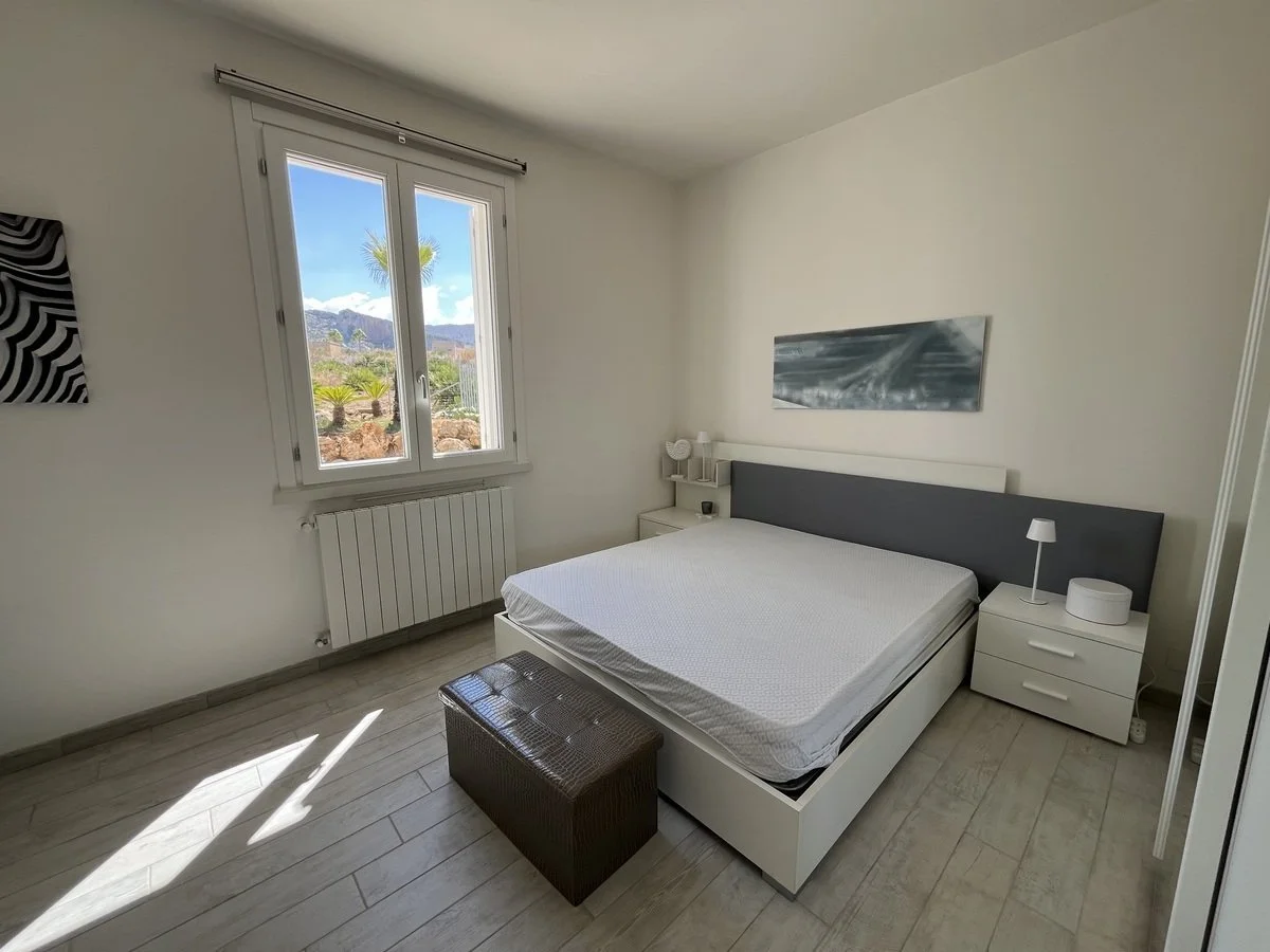 4-bedroom 2-bathroom villa 157m2 | Breathtaking sea and mountain views | Garden with a 50m2 terrace | €390,000 (AU$651,000)