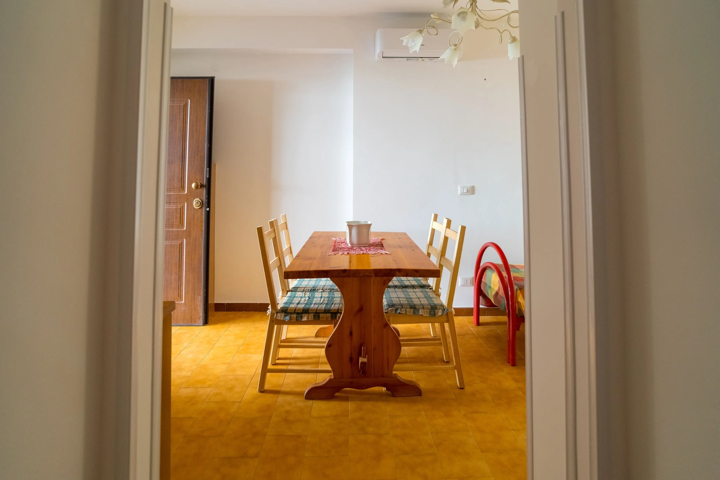 2-bedroom 1-bathroom ground floor apartment | Completely renovated in 2023 | Private garden | Share parking space | Fully furnished | Just minutes from the centre and sea | € 65,000 (AU$109,000)