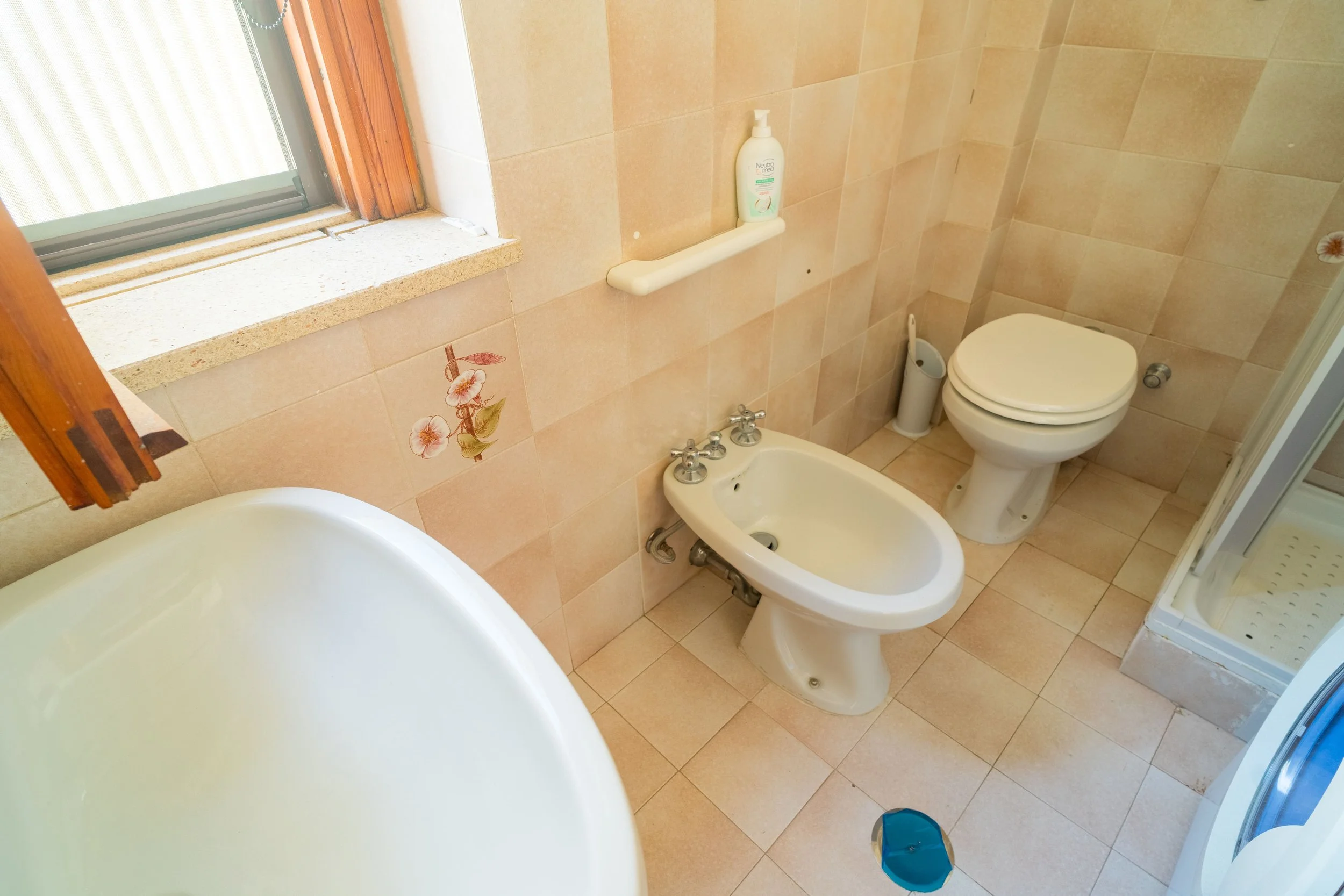 2-bedroom 1-bathroom ground floor apartment | Completely renovated in 2023 | Private garden | Share parking space | Fully furnished | Just minutes from the centre and sea | € 65,000 (AU$109,000)