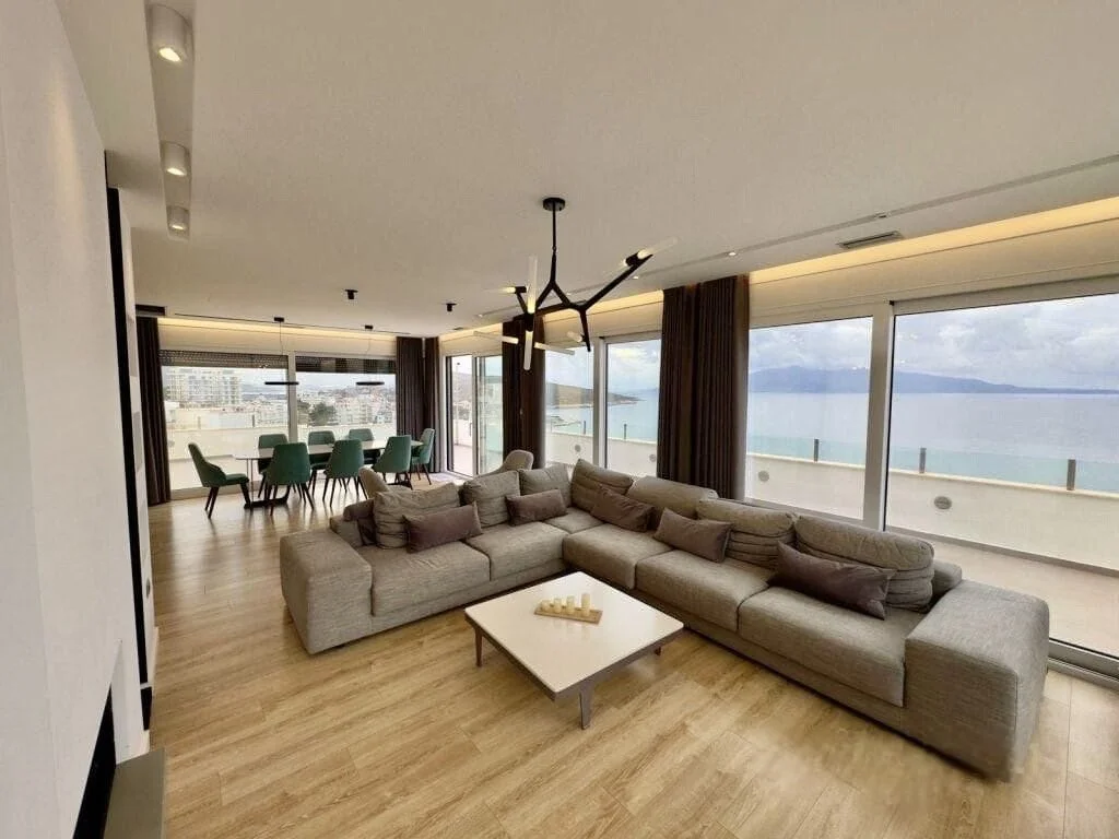 3-bedroom 4-bathroom 3-garage penthouse with panoramic sea views | €750,000 (AU$1,253,000)