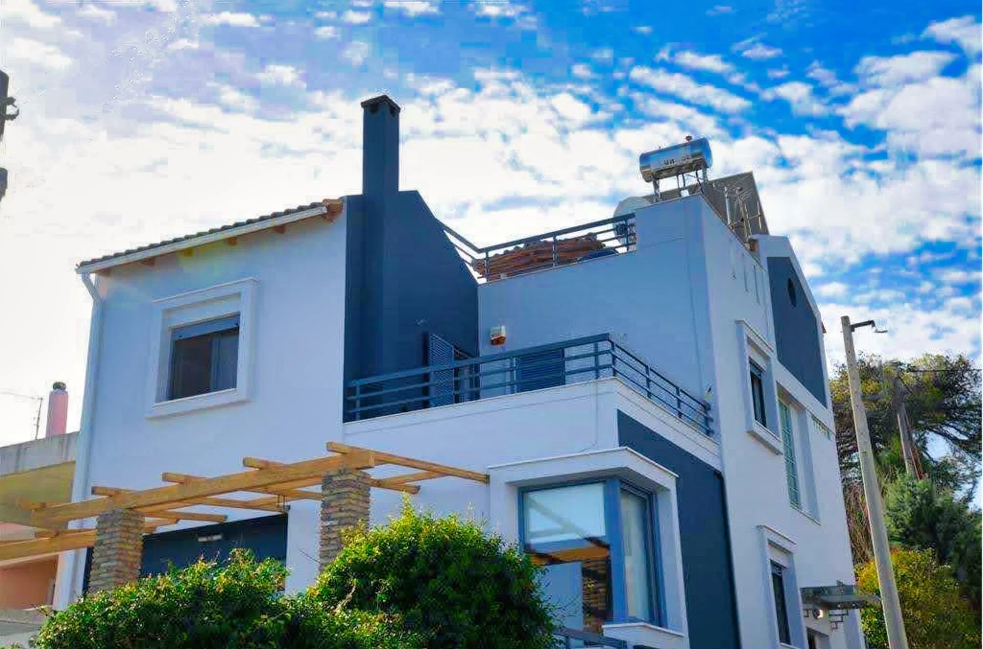 4-bedroom 3-bathroom villa on the sea | Fully furnished | €320,000 (AU$665,000)