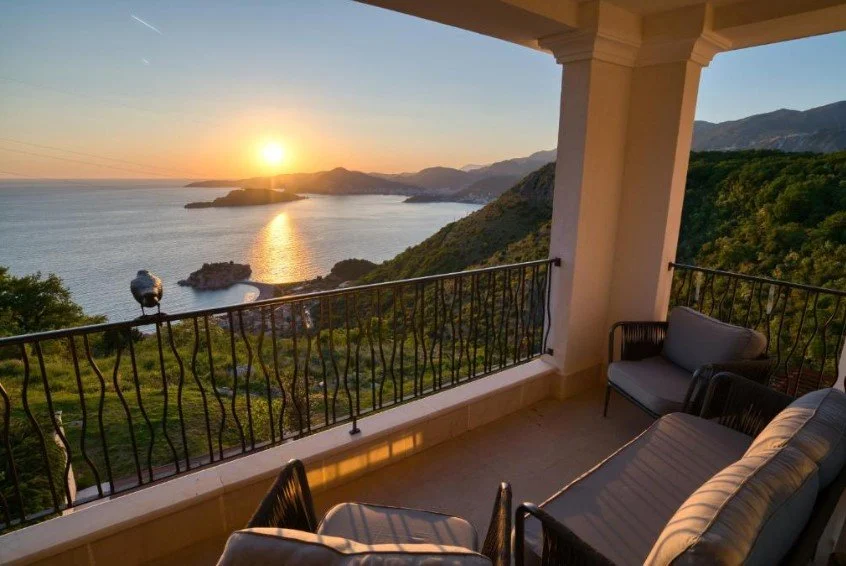 3-bedroom 2-bathroom apartment | Panoramic sea views | Fully furnished | Large terrace | Swimming pool in complex |  €445,000 (AU$743,000)