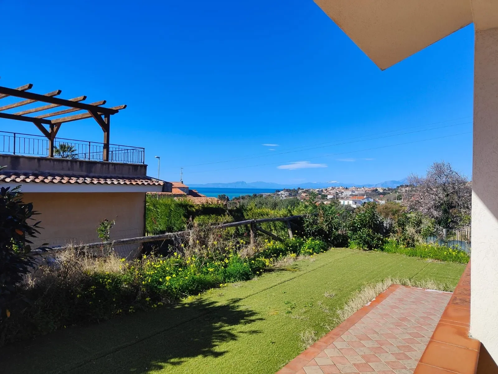 2-bedroom 1-bathroom villa with 75 square-metre paved solarium offering panoramic sea and mountain views | Garden | €175,000 (AU$292,000)