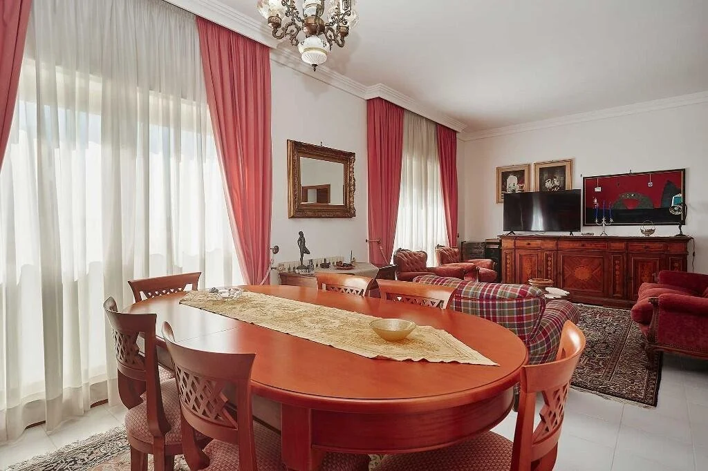 3-bedroom 2-bathroom townhouse 246m2 | Close to town centre with private garage | €175,000 (AU$292,000)