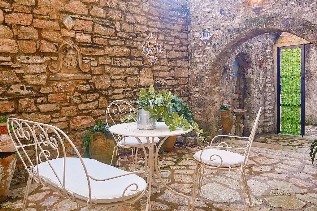 4-bedroom 2-bathroom fully renovated stone villa 185 m2 | Panoramic view | €330,000 (AU$551,000)