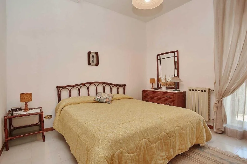 3-bedroom 2-bathroom townhouse 246m2 | Close to town centre with private garage | €175,000 (AU$292,000)