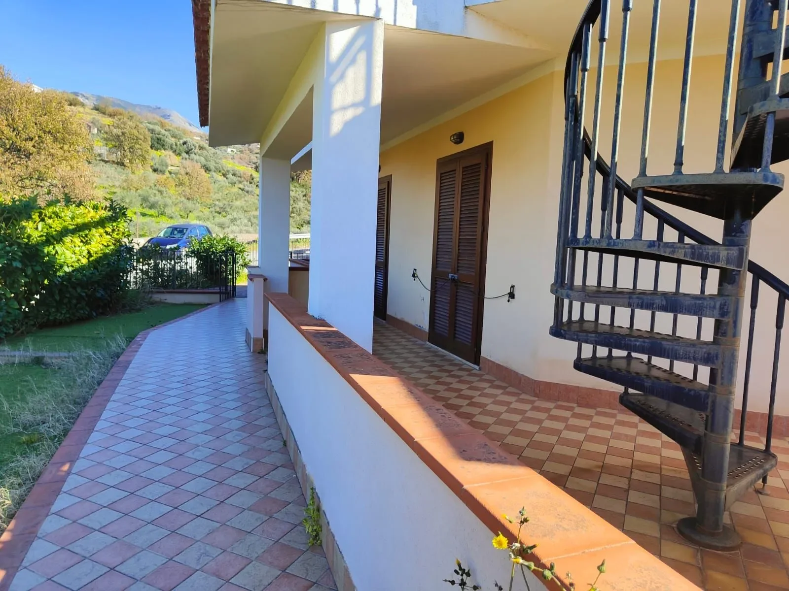 2-bedroom 1-bathroom villa with 75 square-metre paved solarium offering panoramic sea and mountain views | Garden | €175,000 (AU$292,000)