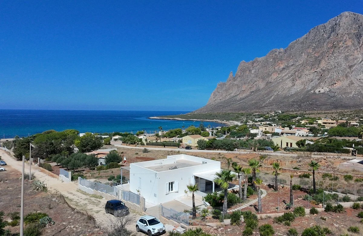4-bedroom 2-bathroom villa 157m2 | Breathtaking sea and mountain views | Garden with a 50m2 terrace | €390,000 (AU$651,000)