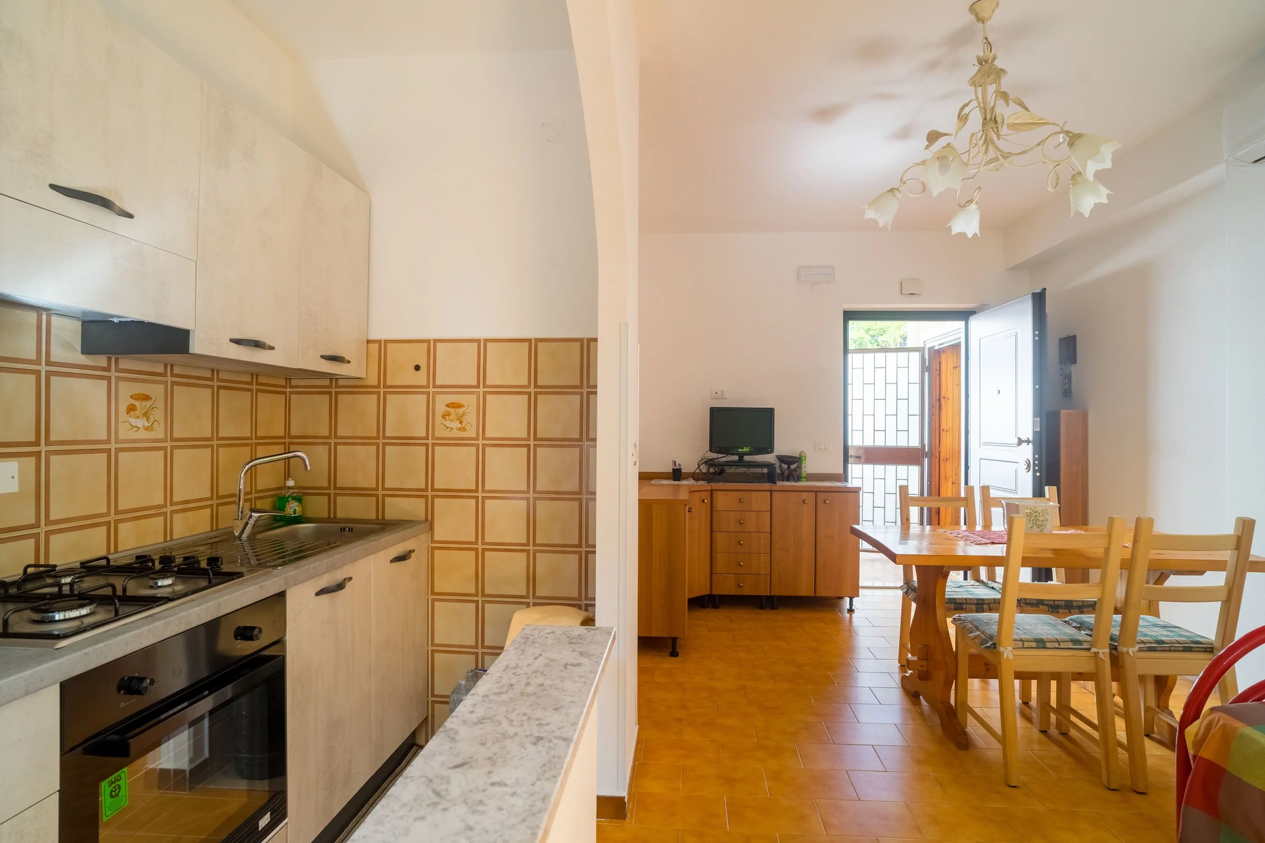 2-bedroom 1-bathroom ground floor apartment | Completely renovated in 2023 | Private garden | Share parking space | Fully furnished | Just minutes from the centre and sea | € 65,000 (AU$109,000)