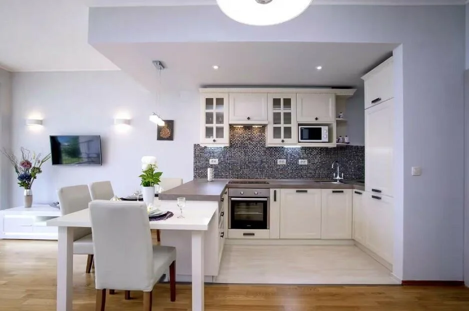 3-bedroom 2-bathroom apartment | Terrace offering panoramic sea views | Fully furnished | Private garage included in the price | Complex with shared pool | €340,000 (AU$564,000)