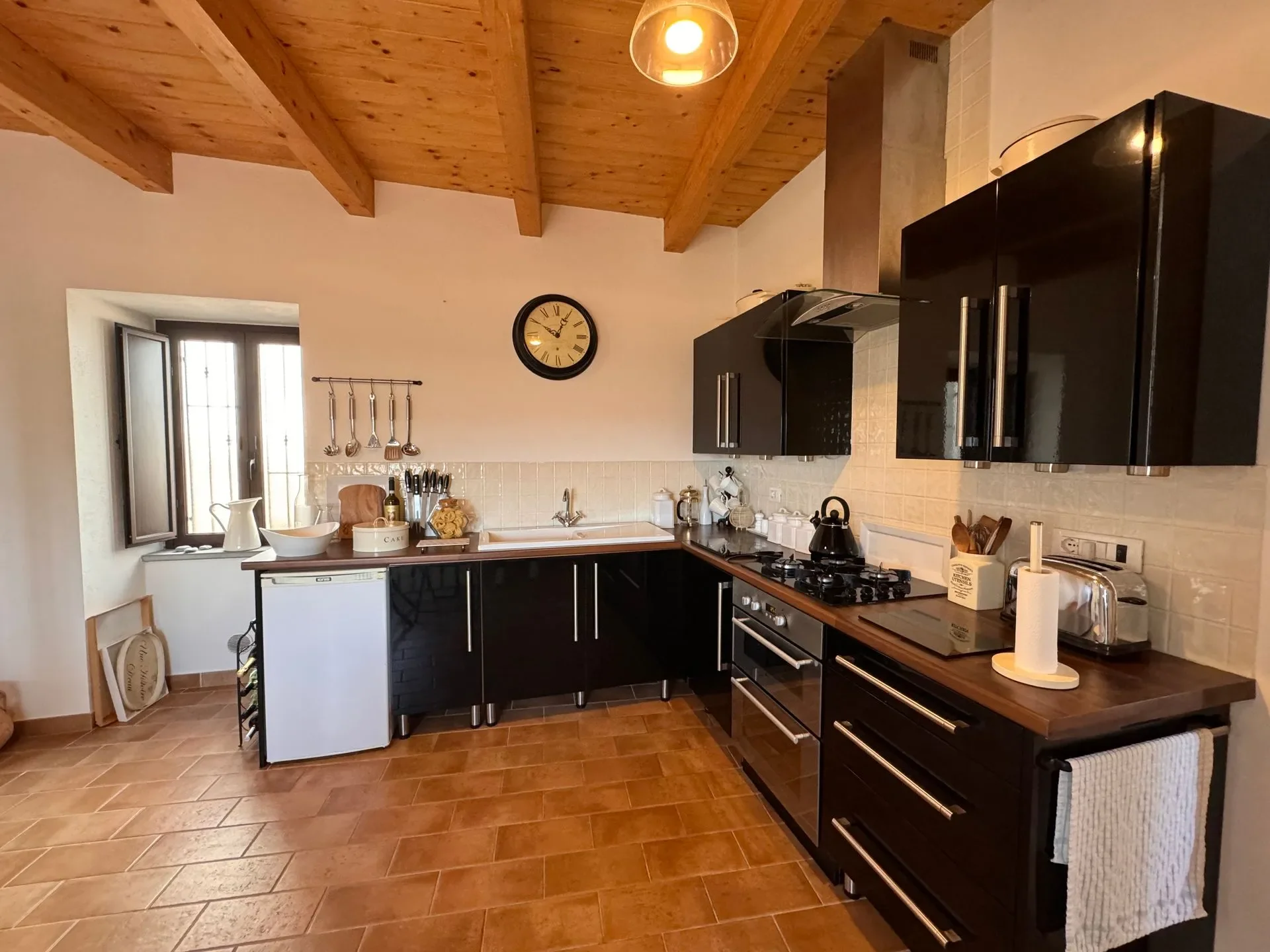 3-level villa 3-bedrooms 3-bathrooms | Completely renovated 2011 | Fully furnished | Sea and mountain views | Cellar | €180,000 (AU$301,000)