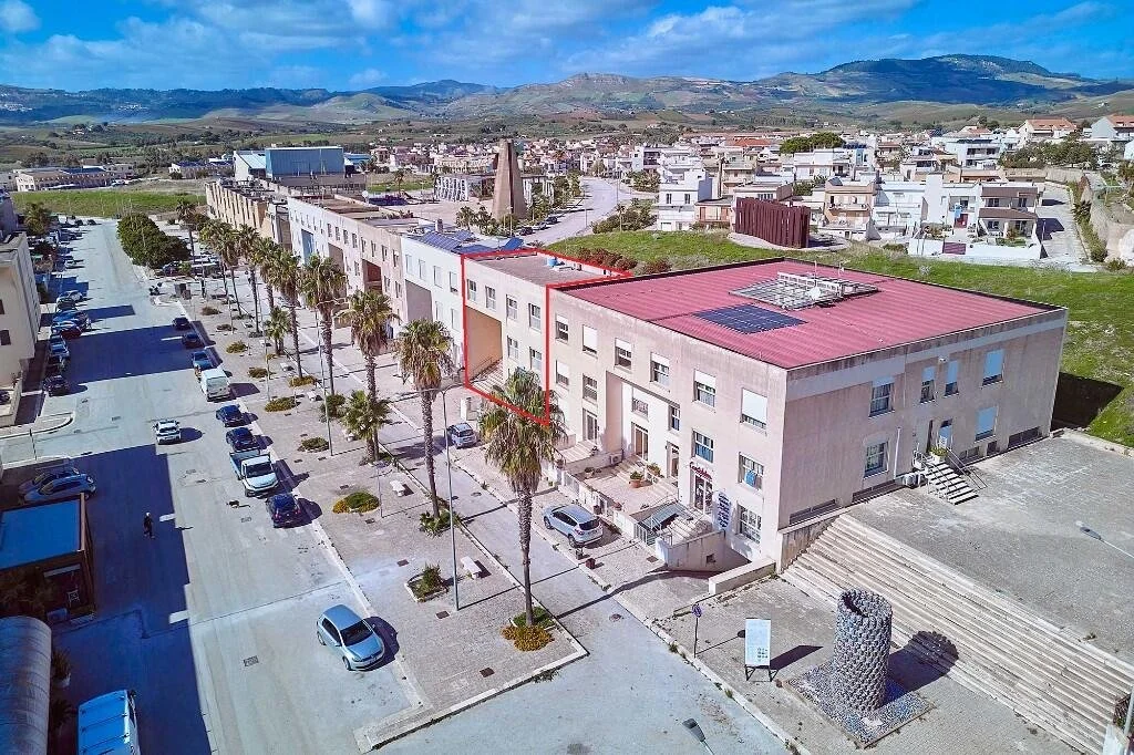 3-bedroom 2-bathroom townhouse 246m2 | Close to town centre with private garage | €175,000 (AU$292,000)