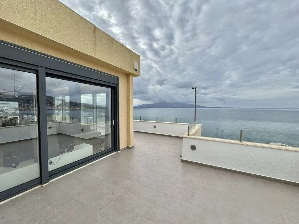 3-bedroom 4-bathroom 3-garage penthouse with panoramic sea views | €750,000 (AU$1,253,000)