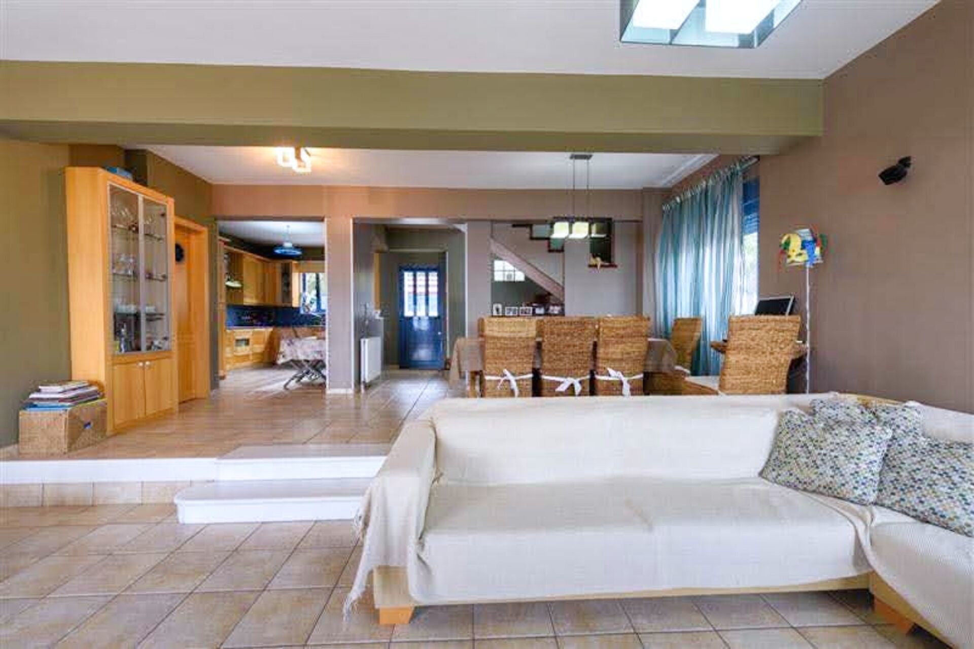 4-bedroom 3-bathroom villa on the sea | Fully furnished | €320,000 (AU$665,000)
