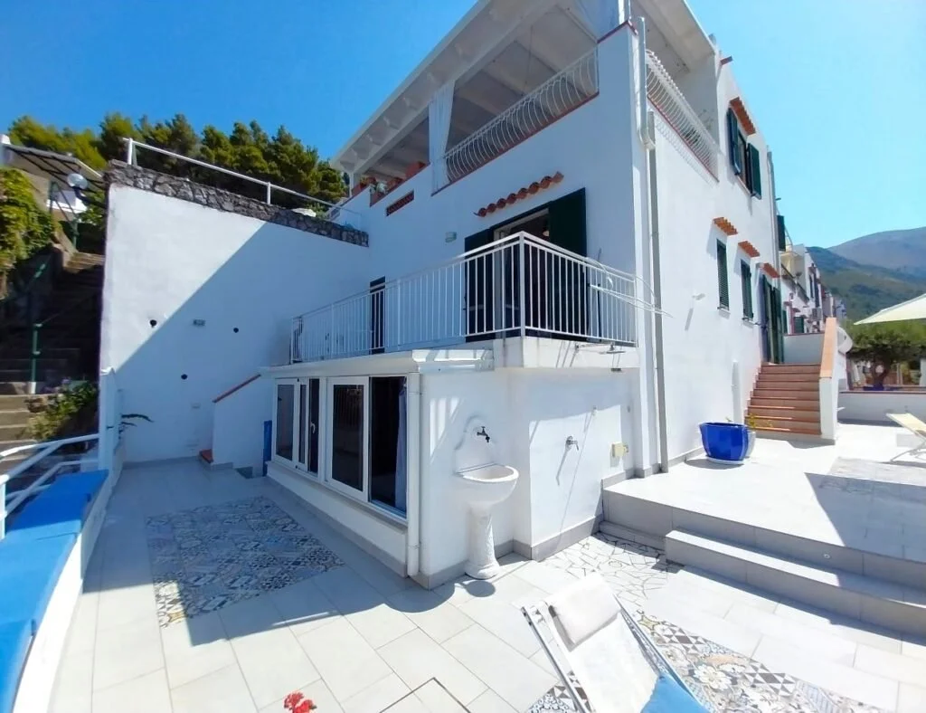 3-bedroom 3-bathroom semi-detached villa with sea views €279,000 (AU$466,000)