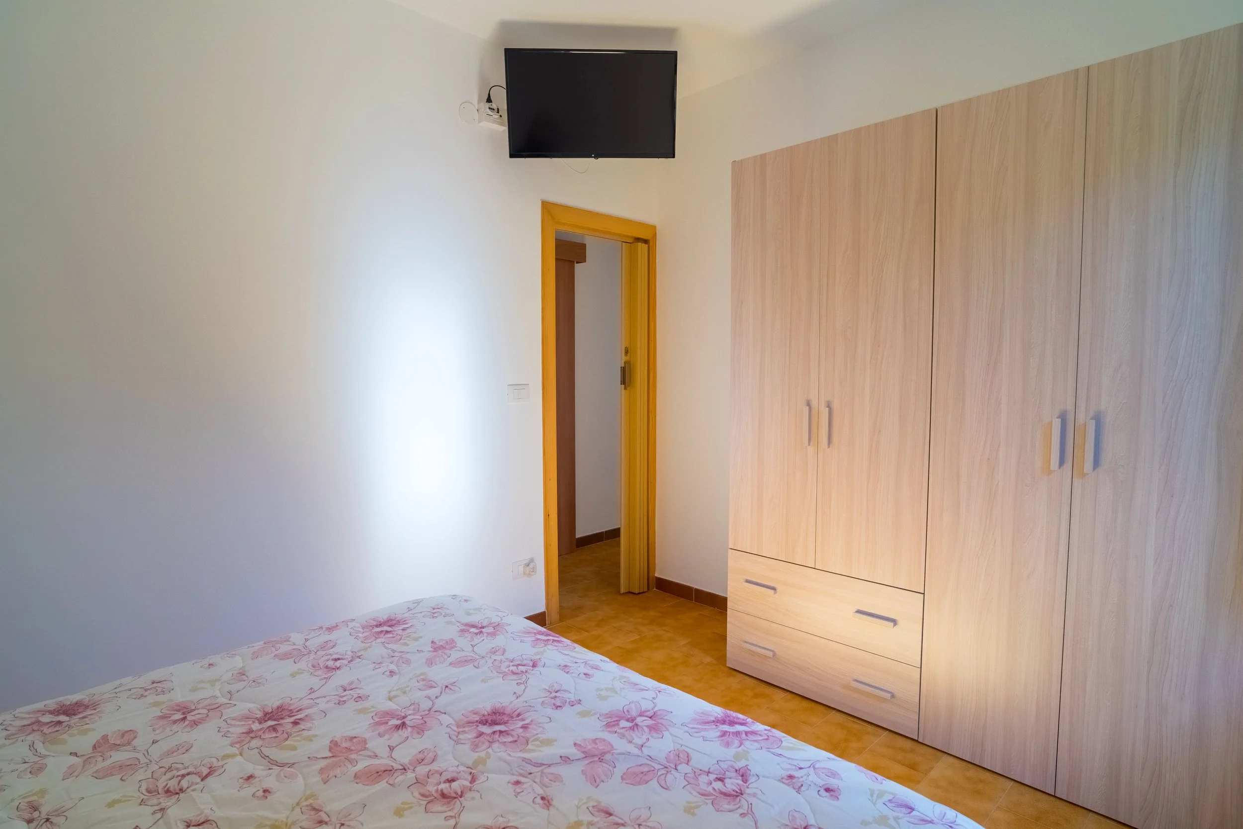 2-bedroom 1-bathroom ground floor apartment | Completely renovated in 2023 | Private garden | Share parking space | Fully furnished | Just minutes from the centre and sea | € 65,000 (AU$109,000)