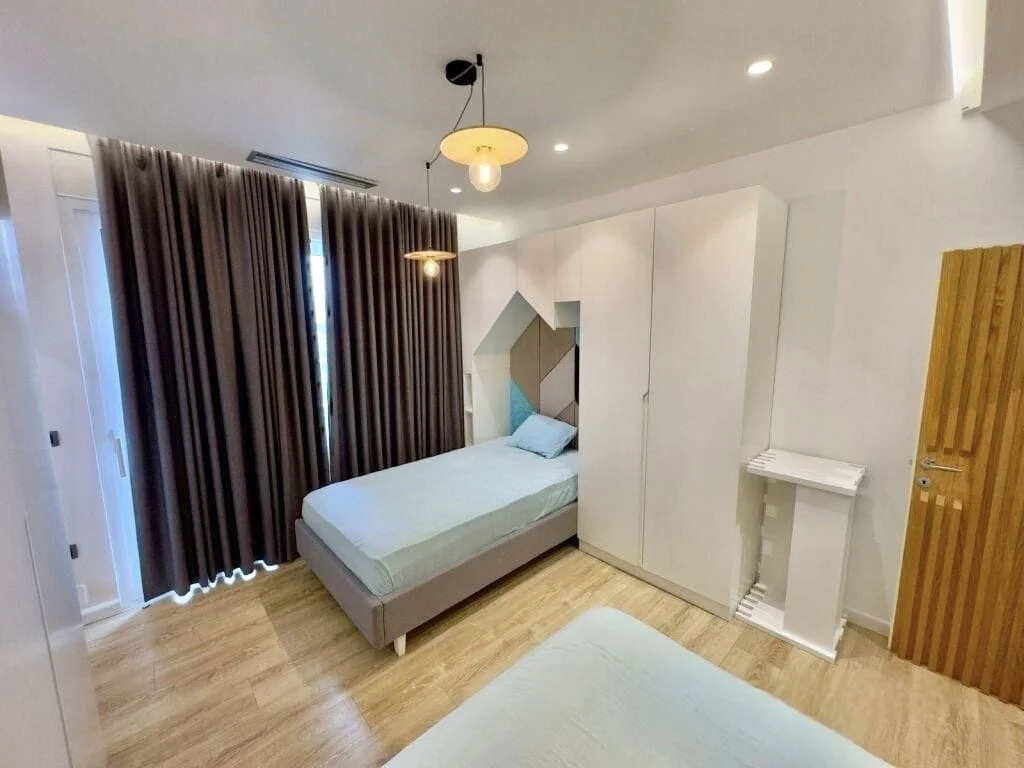 3-bedroom 4-bathroom 3-garage penthouse with panoramic sea views | €750,000 (AU$1,253,000)