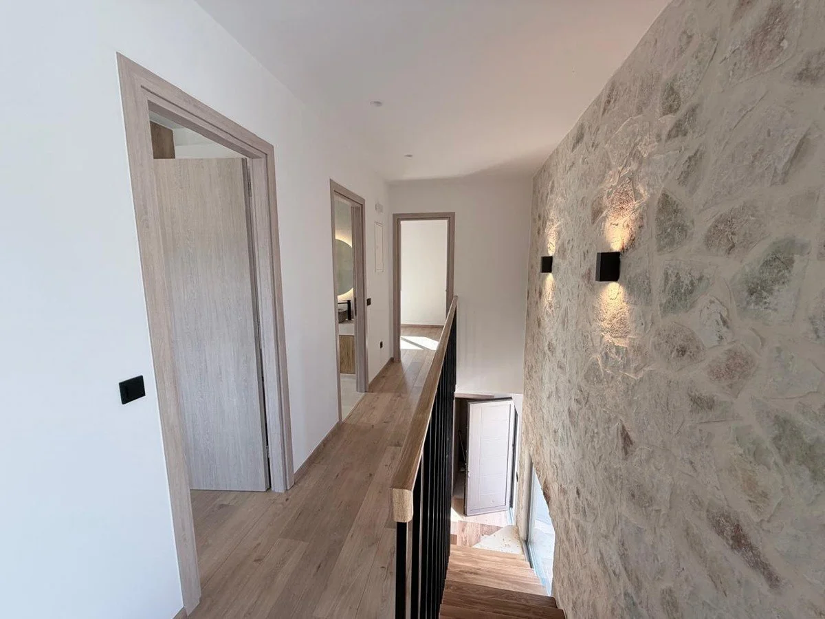 4-bedroom 3-bathroom multi-unit property (two 1-bedroom apartments, each with a kitchen, a 2 bedroom main residence and a large basement garage with conversion potential) | Landscaped garden | Breathtaking mountain and sea views |  €699,000 (AU$1,167