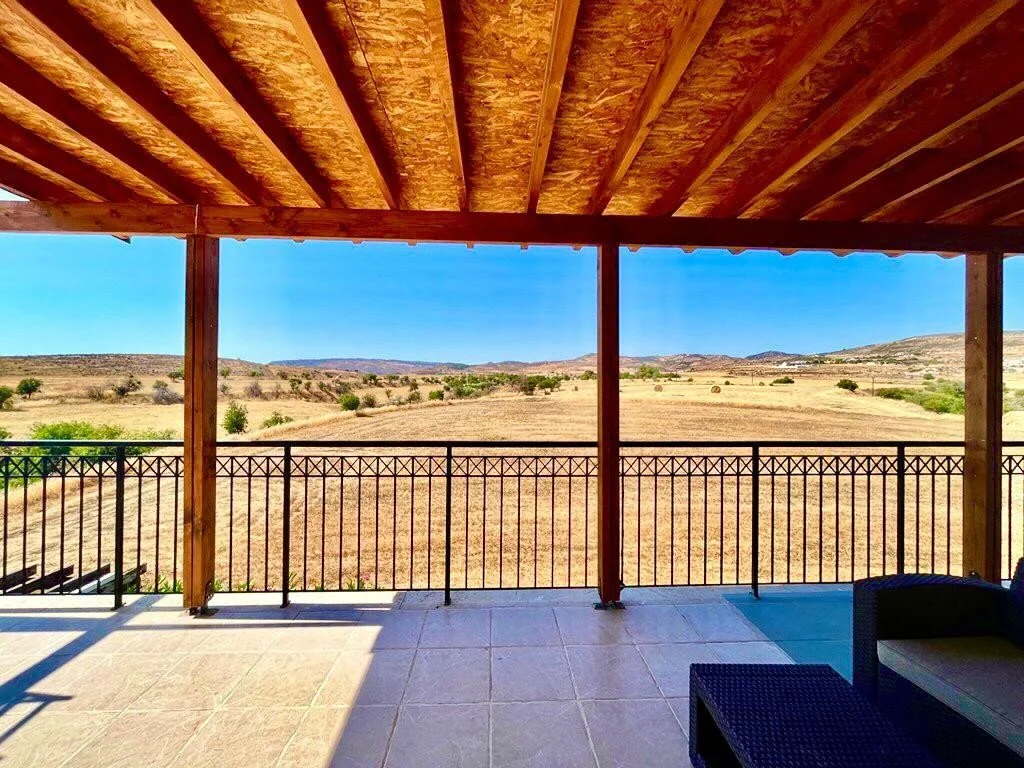 3-bedroom 3-bathroom detached villa (160m2) | On 1,074m2 plot with sea and mountain views | Private pool | Landscaped garden | €550,000 (AU$918,000)