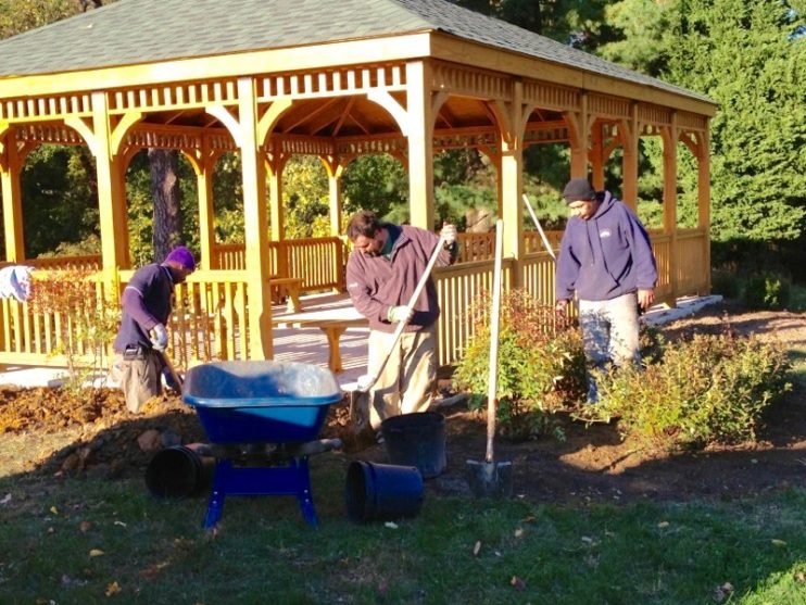 planting-Rachels-Pavilion-10-10.26.13-742x557.jpg