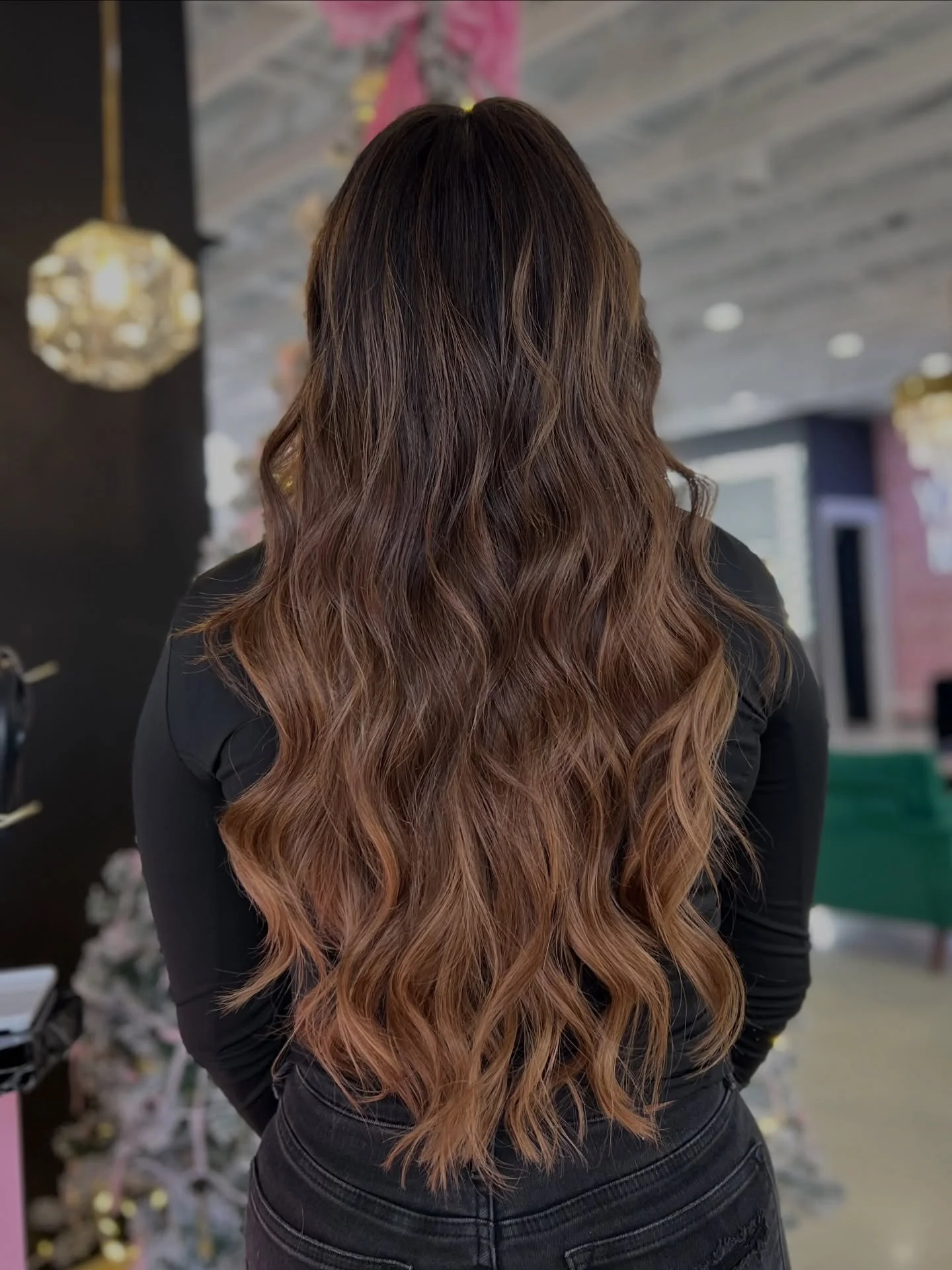 Major hair transformation giving our client a boost of confidence with our butterfly weft extensions✨✨

Work done by @glambydrea_ 

Client was looking for more volume and a color change we did what we do best installed 22&rsquo;inch butterfly weft fo