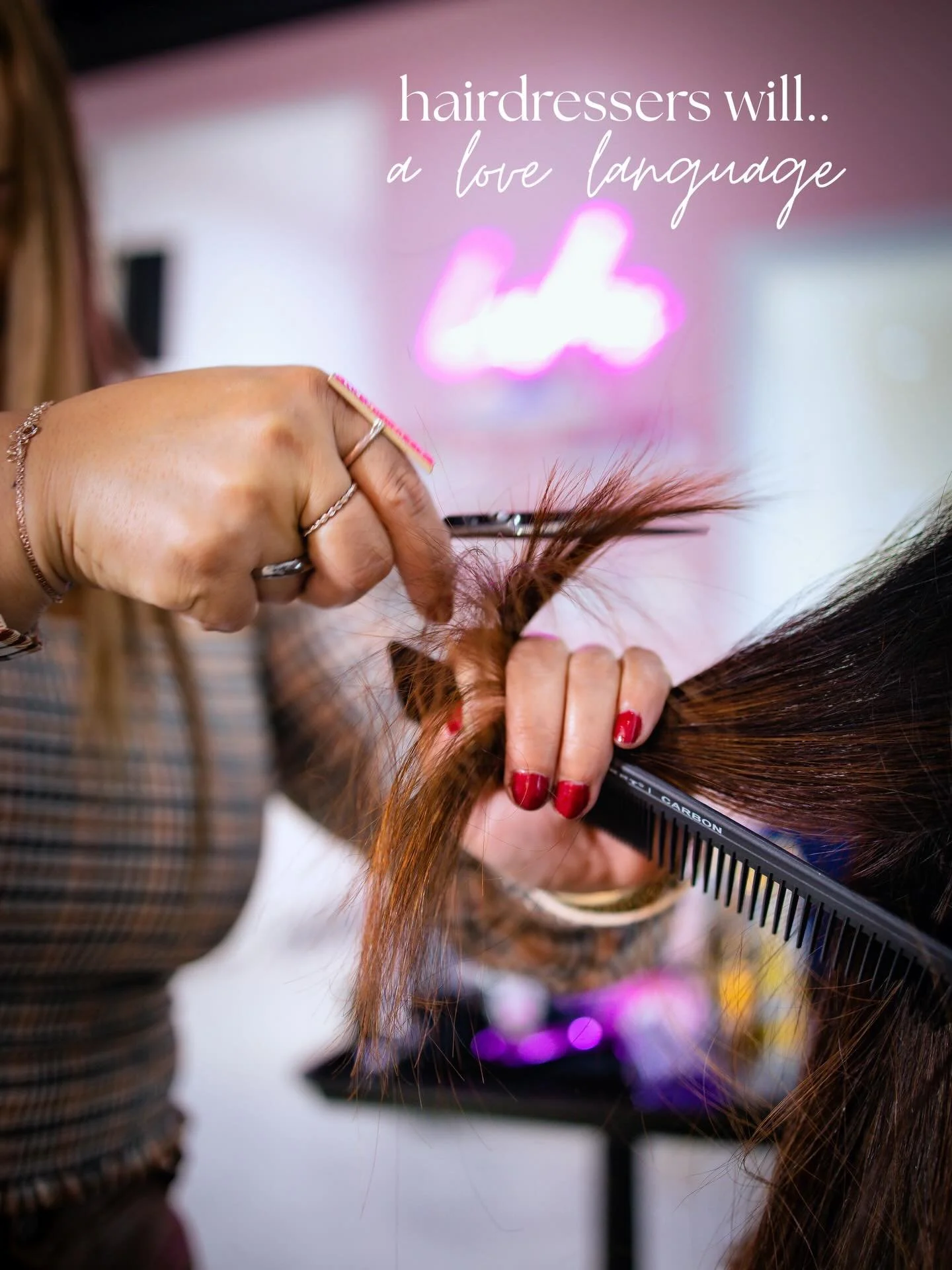 Trust me, your hair dresser is really not that different from you 🤭 
#bookyourappointment #hairstylist #holabonita