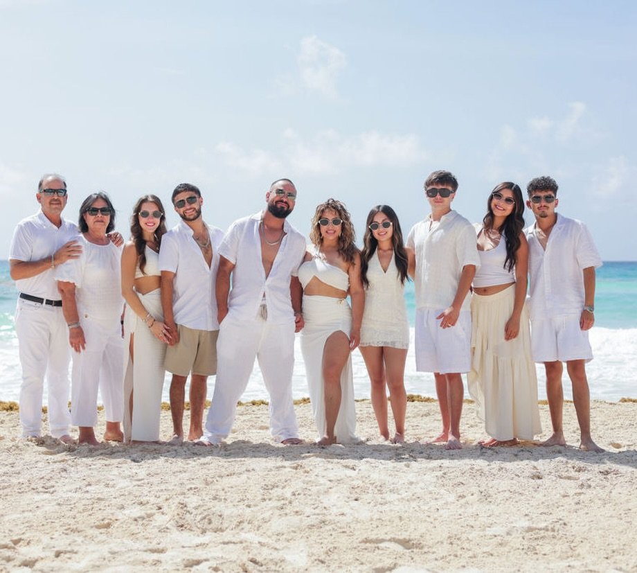 My favorite place in the world , is where my family is🫶🏻

Cancun 2026 Family Vacation ✨

#family #beach #cancun