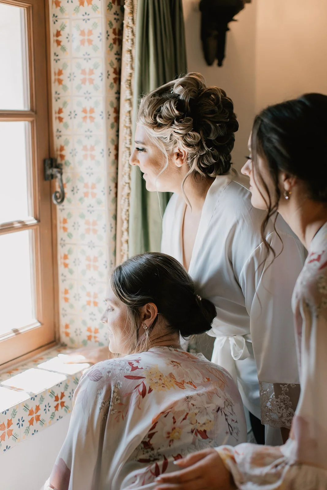 gonzalez wedding - girls getting ready photos (3 of 121).jpg