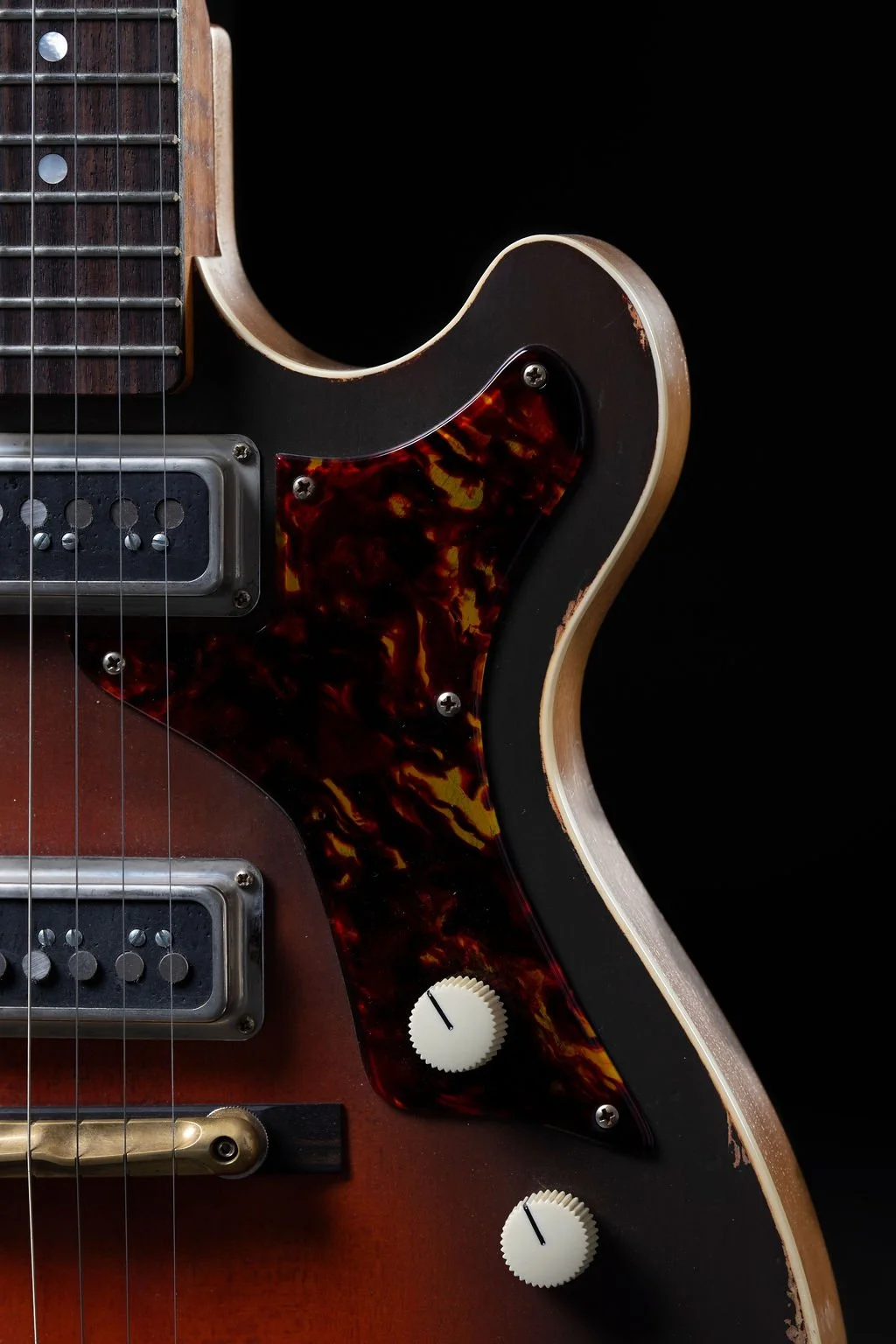 Willow pickguard & knobs.jpg